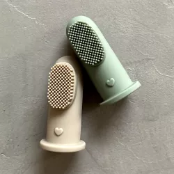 Bebe Bonchic Finger Toothbrush 2-pack Shell / Jade Bebe Bonchic Finger Toothbrush 2-pack Shell / Jade