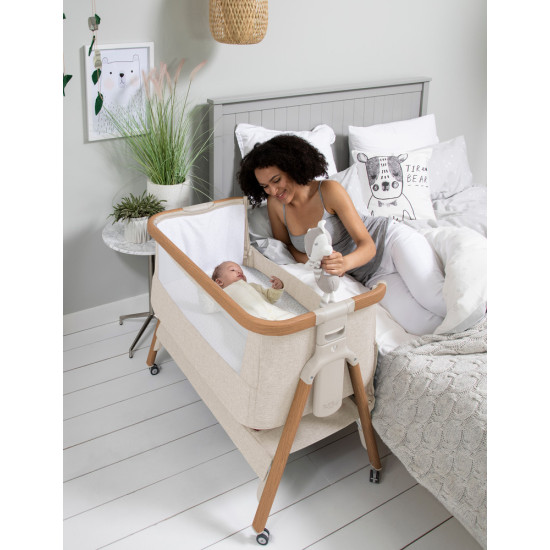 Tutti Bambini mazuļu šūpulis pie gultas CoZee Air Scandinavian Walnut-Ecru