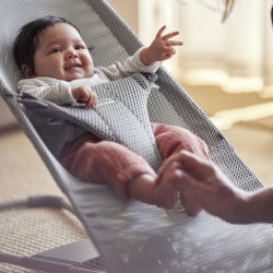 BabyBjörn Bliss atpūtas krēsls Grey mesh BabyBjörn Bliss atpūtas krēsls Grey mesh