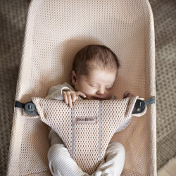 BabyBjörn Bliss atpūtas krēsls Pearly Pink Mesh BabyBjörn Bliss atpūtas krēsls Pearly Pink Mesh