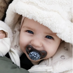 Twistshake 2x Pacifier Black White 6+m Twistshake 2x Pacifier Black White 6+m