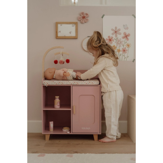 Little Dutch Leļļu pārģērbšanās galds Little Dutch Leļļu pārģērbšanās galds