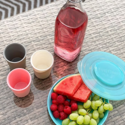 Twistshake Bērnu šķīvis ar vāciņu Pastel Blue