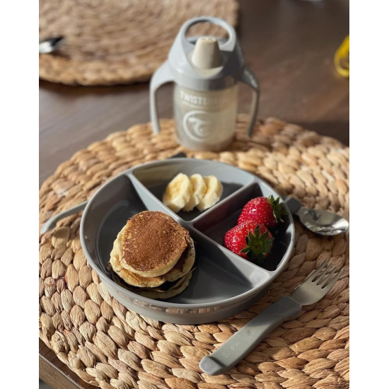 Twistshake Sadalīts bērnu šķīvis ar vāciņu Pastel Grey