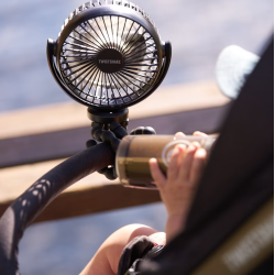 Twistshake 2-in-1 pārnēsājamais ventilators un Power Bank