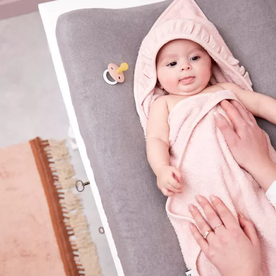 Meyco Baby dvielis ar kapuci terry Ruffle Soft Pink 80x80cm