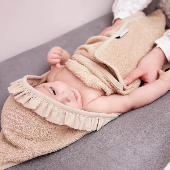 Meyco Baby dvielis ar kapuci terry Ruffle Sand 80x80cm