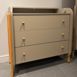 Ingvart Kumode ar Pārtinamo Galdiņu Nika Beige+Natural legs