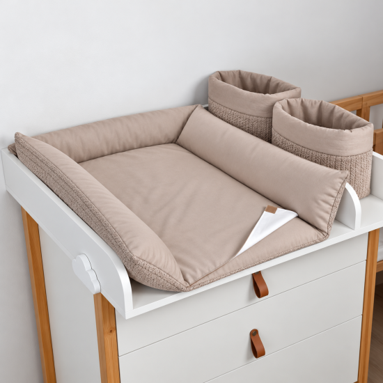 Ingvart Scandi pārtinamais matracītis ar 2 uzglabāšanas groziņiem, 60×70 cm – Cocoa / Braid