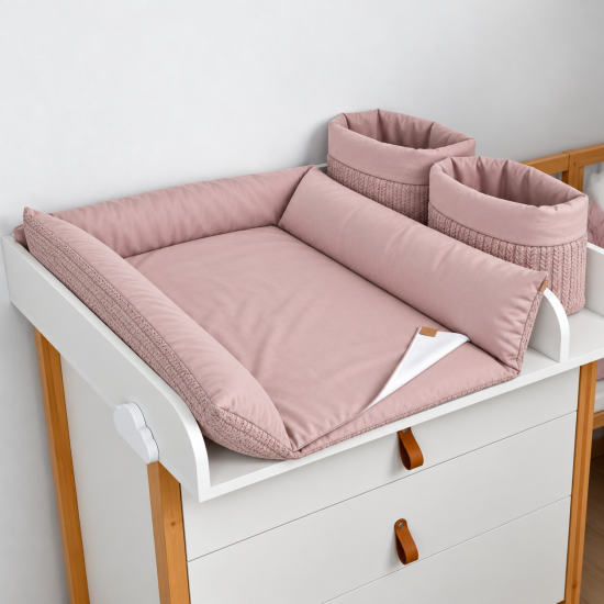Ingvart Scandi pārtinamais matracītis ar 2 uzglabāšanas groziņiem, 60×70 cm – Dusty Rose / Braid